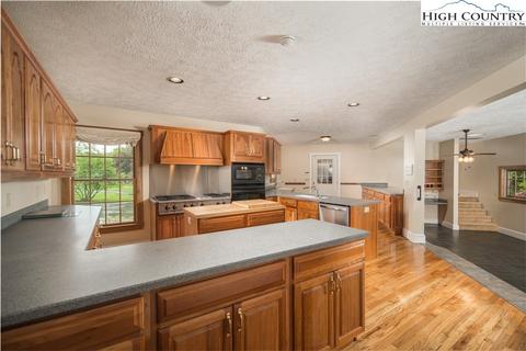 385 Kellwood Dr, Boone, NC 28607 photo 3