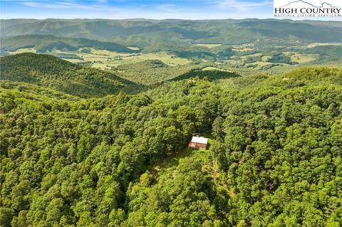 985 Locust Gap Rd, Vilas, NC 28692 photo 3