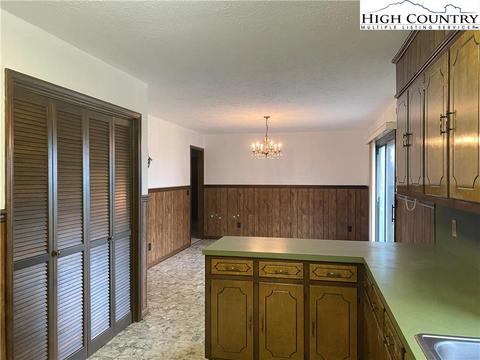 286 Barrett Rd, Ennice, NC 28623 photo 8