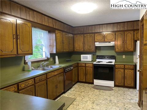 286 Barrett Rd, Ennice, NC 28623 photo 5