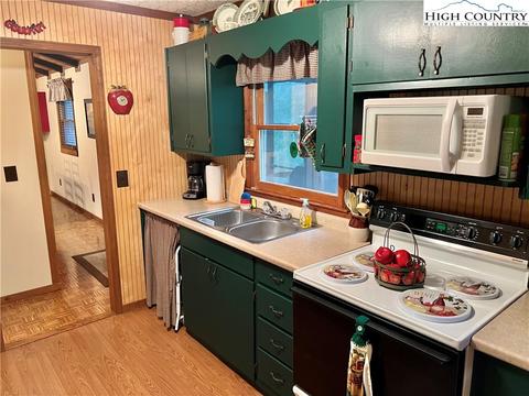 103 Cherry Ln, Deep Gap, NC 28618 photo 10