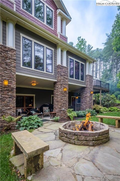 5412 Oak Crest Ln, Lenoir, NC 28645