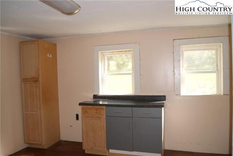 128 Maple St, Sparta, NC 28675 photo 12