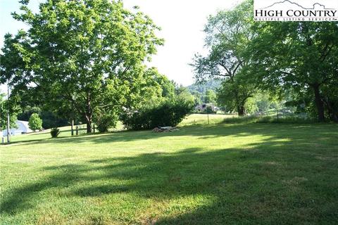128 Maple St, Sparta, NC 28675 photo 4