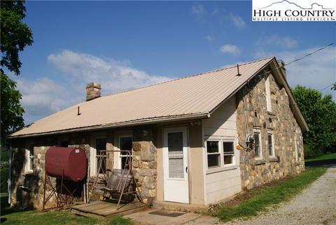 128 Maple St, Sparta, NC 28675 photo 7