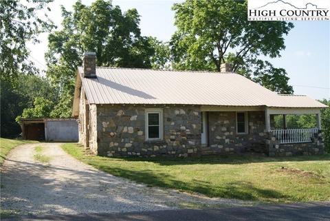 128 Maple St, Sparta, NC 28675 photo 1