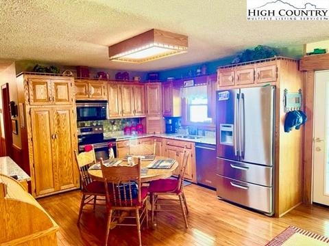 191 Welch Rd, Lansing, NC 28643 photo 9