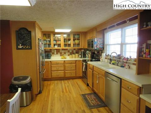 102 Edmonds Rd, Ennice, NC 28623 photo 3