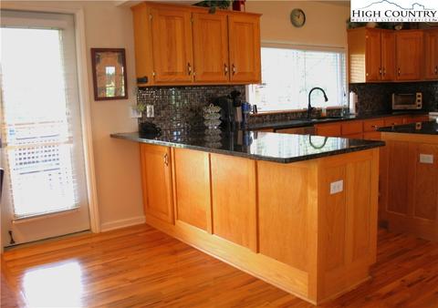 206 Overlook Dr, Crumpler, NC 28617 photo 8