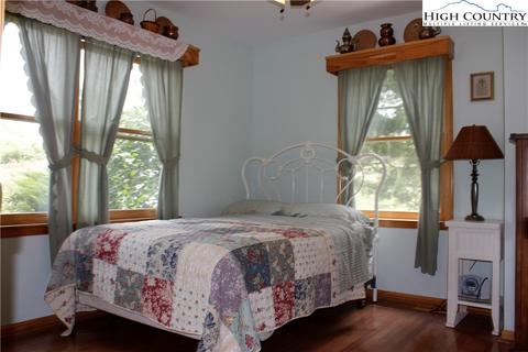 950 Green Meadows Dr, Todd, NC 28684 photo 8