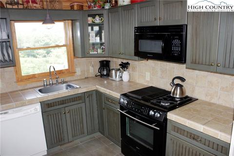 950 Green Meadows Dr, Todd, NC 28684 photo 3