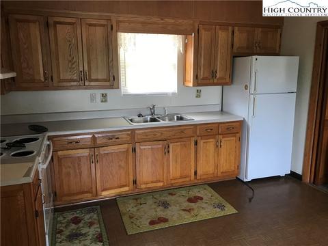118 Hemlock Dr, Deep Gap, NC 28618 photo 4