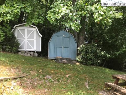 118 Hemlock Dr, Deep Gap, NC 28618 photo 5
