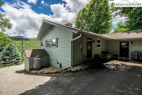 1456 Skyland Dr, Seven Devils, NC 28604 photo 8