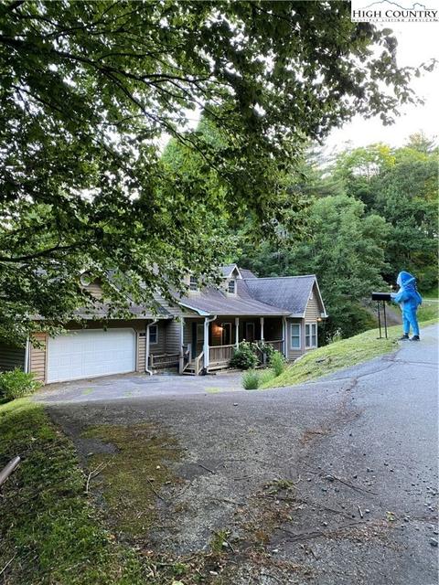 348 Heritage Dr, Boone, NC 28607 photo 2