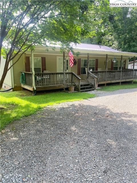898 White Pine Dr, Ennice, NC 28623 photo 3