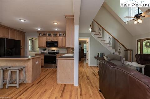 151 Spring Valley Ln, Purlear, NC 28665 photo 22
