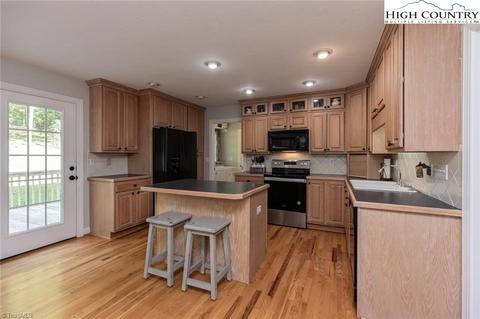 151 Spring Valley Ln, Purlear, NC 28665 photo 21