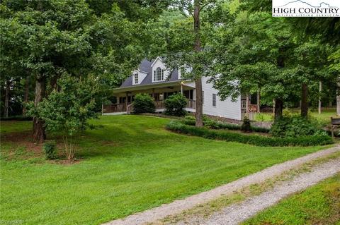 151 Spring Valley Ln, Purlear, NC 28665 photo 1