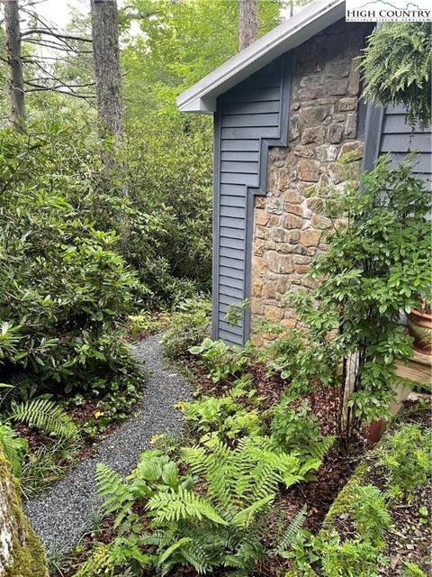 432 Hemlock Loop, Newland, NC 28657 photo 4