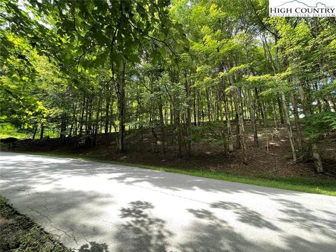 000 Devils Lake Dr, Seven Devils, NC 28604