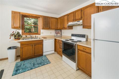 127 Foxwood Ests, Boone, NC 28607 photo 4