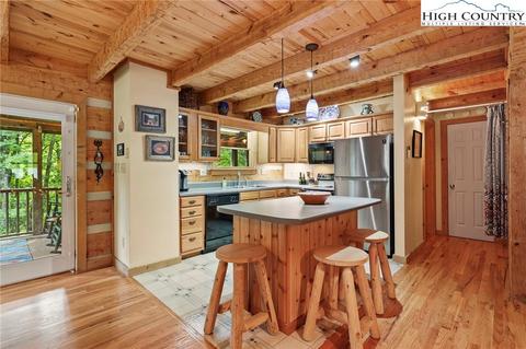 189 Hawks Lake Dr, Seven Devils, NC 28604 photo 11