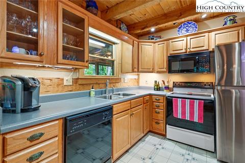 189 Hawks Lake Dr, Seven Devils, NC 28604 photo 12
