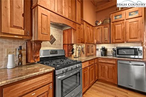 545 Skiview Rd, Seven Devils, NC 28604 photo 11