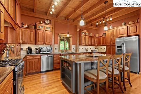 545 Skiview Rd, Seven Devils, NC 28604 photo 12