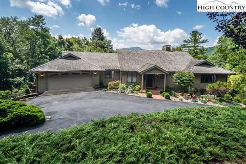 370 Pine, Boone, NC 28607 photo 1