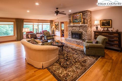 370 Pine, Boone, NC 28607 photo 2