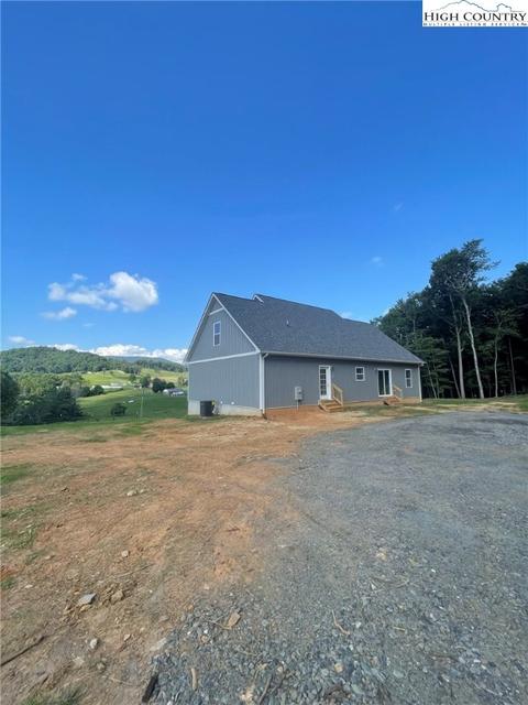 517 Maple Ave Ext Ext, West Jefferson, NC 28694 photo 4