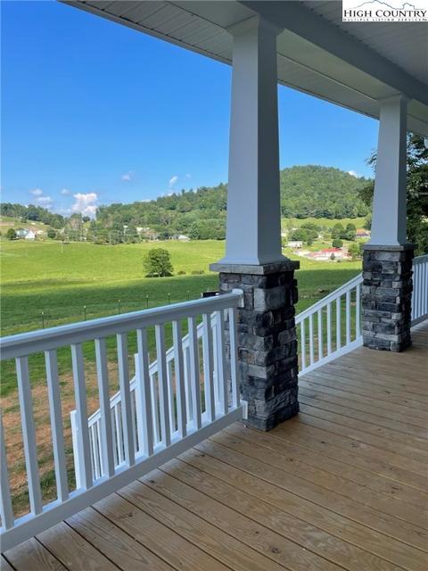 517 Maple Ave Ext Ext, West Jefferson, NC 28694 photo 2