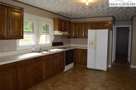 1681 Big Windfall Rd, Lansing, NC 28643 photo 7