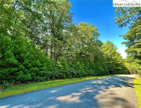 12 Greenview Drive, Jefferson, NC 28694