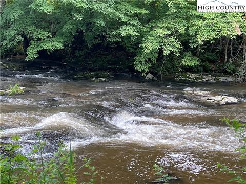 2275 Us 19e, Newland, NC 28657