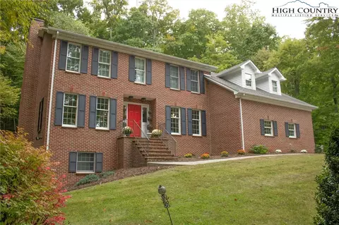127 Hillside Ln, Jefferson, NC 28640