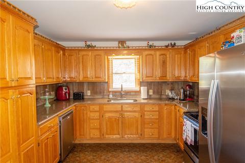 220 G St, Lansing, NC 28643 photo 7