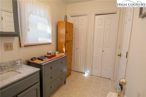 220 G St, Lansing, NC 28643 photo 19