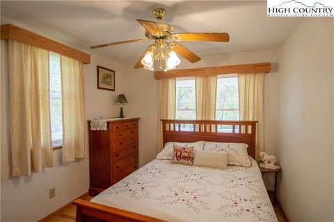 220 G St, Lansing, NC 28643 photo 14