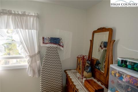 220 G St, Lansing, NC 28643 photo 27