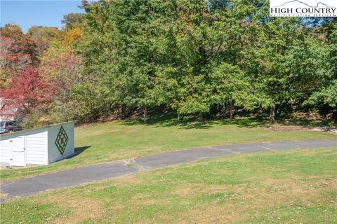 220 G St, Lansing, NC 28643 photo 42