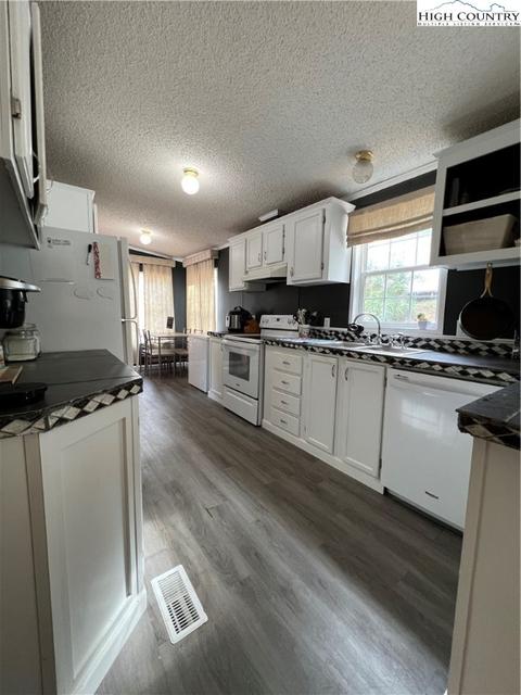 2111 Boiling Springs Rd, Purlear, NC 28665 photo 14