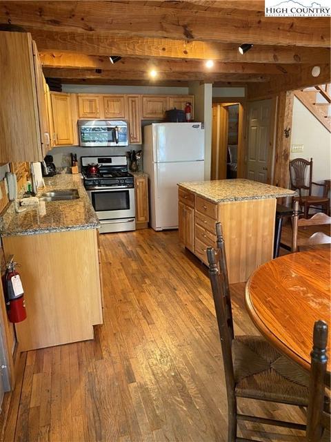 342 Hawks Lake Dr, Seven Devils, NC 28604 photo 13