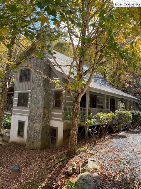 342 Hawks Lake Dr, Seven Devils, NC 28604 photo 2