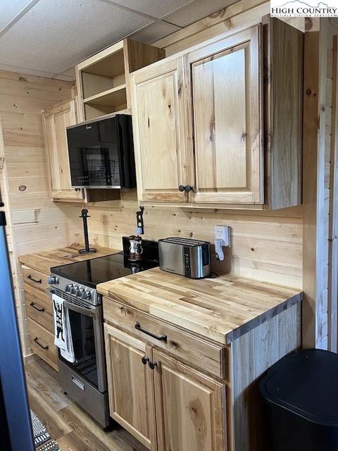 365 Doe Run Rd, Purlear, NC 28665 photo 9