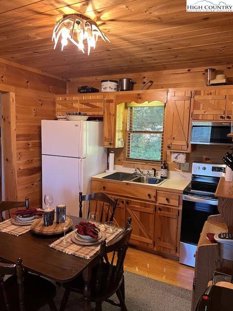 365 Doe Run Rd, Purlear, NC 28665 photo 18
