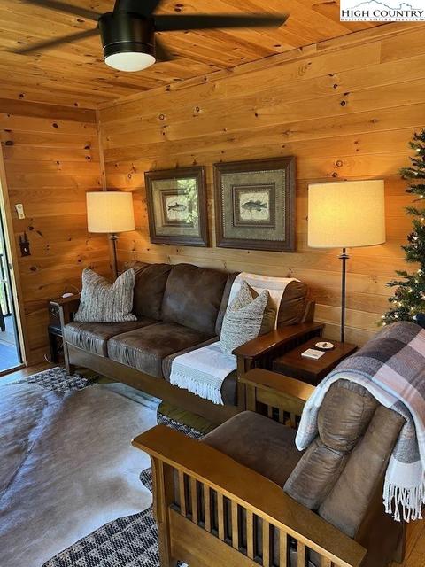 365 Doe Run Rd, Purlear, NC 28665 photo 16