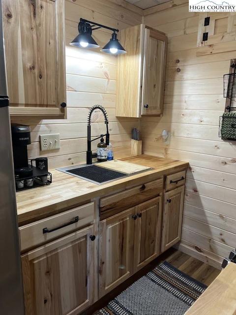 365 Doe Run Rd, Purlear, NC 28665 photo 8